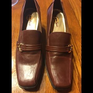Woman’s dress shoes size 11